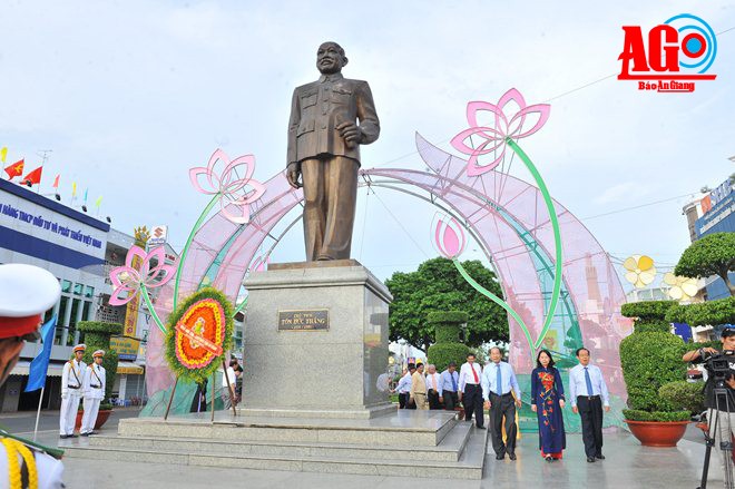 Во Вьетнаме отмечается 128-й день рождения президента Тон Дык Тханга - ảnh 1