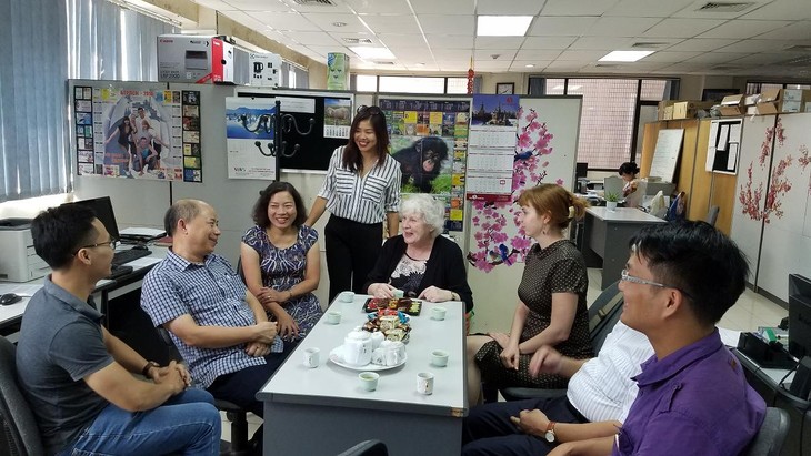 Встреча сотрудника радиостанции «Спутник» со своими коллегами на радио «Голос Вьетнама» - ảnh 4