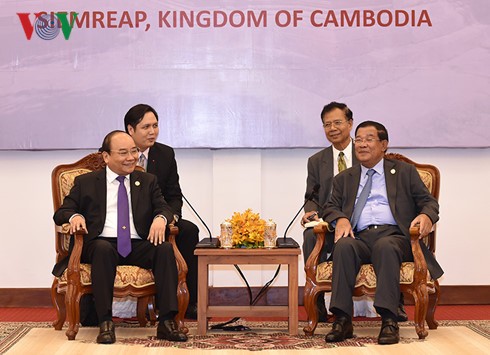 Премьер Вьетнама Нгуен Суан Фук провёл переговоры с камбоджийским коллегой - ảnh 1
