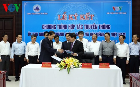 Радио «Голос Вьетнама» и Народный комитет города Дананг подписали договор о сотрудничестве - ảnh 1