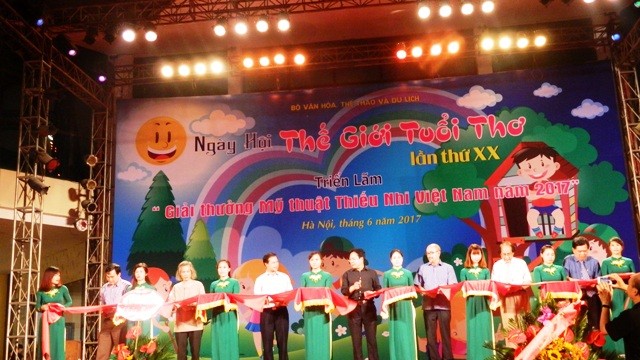 В Ханое открылся 20-й праздник «Детский мир» - ảnh 1