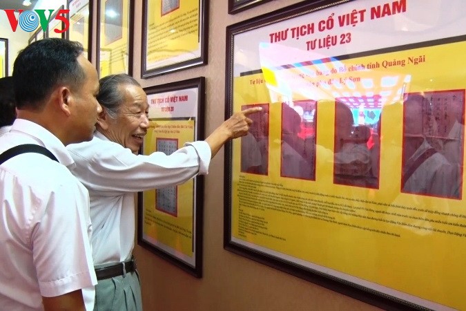 В городе Донгхой открылась выставка, посвящённая суверенитету Вьетнама над Хоангша и Чыонгша - ảnh 1