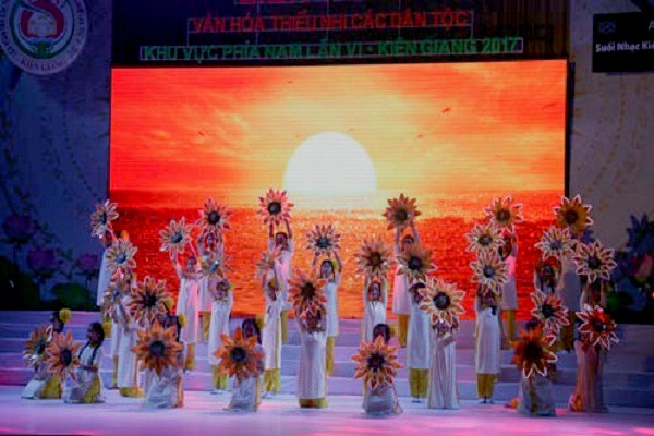 Детский фестиваль культуры народностей Южного Вьетнама - ảnh 1