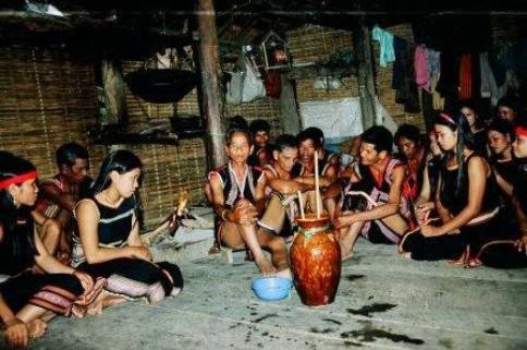 Эпические сказания народности Бана обогащают культурную жизнь народностей на плато Тэйнгуен - ảnh 1