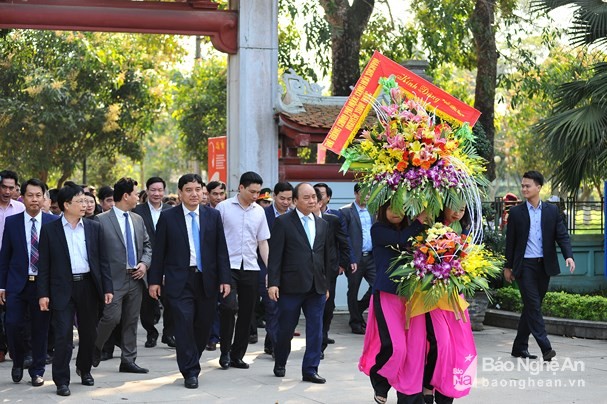 Премьер-министр Вьетнама Нгуен Суан Фук посетил провинцию Нгеан - ảnh 1