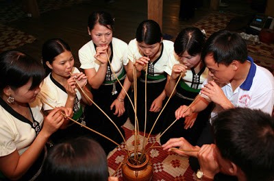 Духовный смысл застолья народности Тхай на северо-западе Вьетнама - ảnh 1