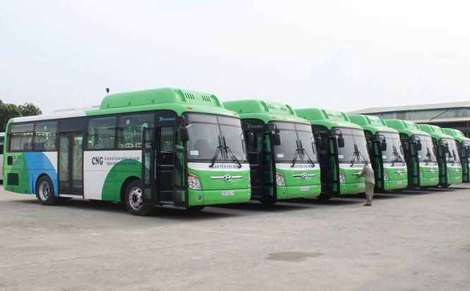 Введение в эксплуатацию автобуса с использованием CNG – часть плана зеленого развития города Ханоя - ảnh 1