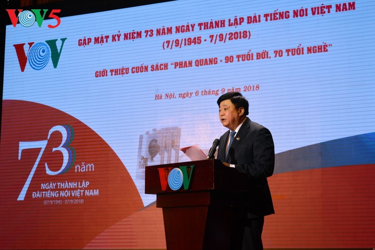 Радио «Голос Вьетнама» организовало презентацию книги «Фан Куанг – 90 лет жизни и 70 лет работы» - ảnh 1