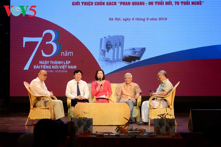 Радио «Голос Вьетнама» организовало презентацию книги «Фан Куанг – 90 лет жизни и 70 лет работы» - ảnh 2