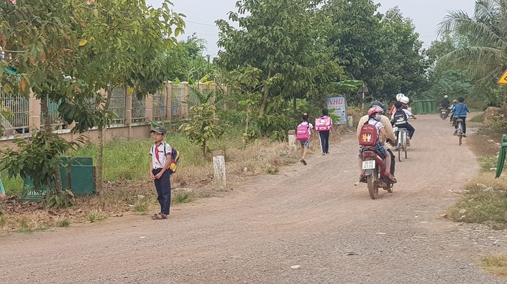 Крестьяне провинции Лонган отдали часть своей земли для прокладки дорог, соединяющих регионы - ảnh 1