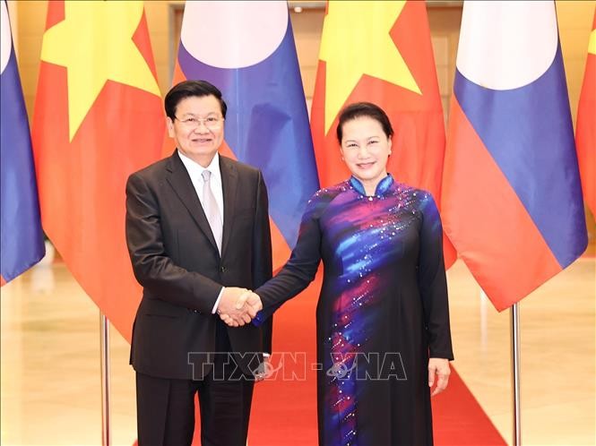 Председатель НС СРВ встретилась с премьер-министром Лаоса - ảnh 1