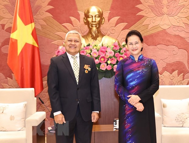 Председатель Нацсобрания Нгуен Тхи Ким Нган приняла послов, завершивших срок своих полномочий во Вьетнаме - ảnh 3