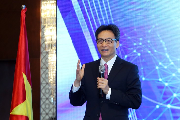 Вице-премьер Ву Дык Дам: IT-cообщество берет на себя новаторскую миссию содействия цифровой трансформации - ảnh 1