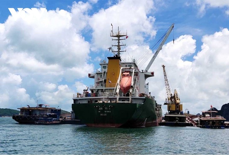 Провинция Куангнинь концентрируется на привлечении инвестиций в развитие морских портов - ảnh 1