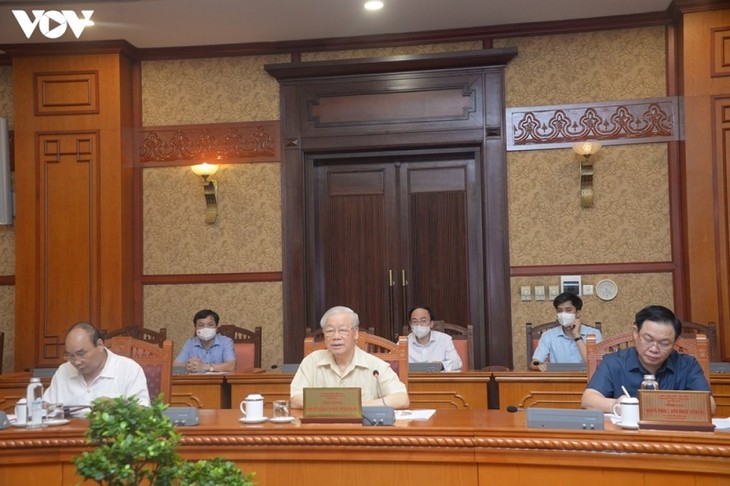 Генеральный секретарь ЦК КПВ Нгуен Фу Чонг председательствовал на совещании руководства страны по борьбе с эпидемией Covid-19 - ảnh 1