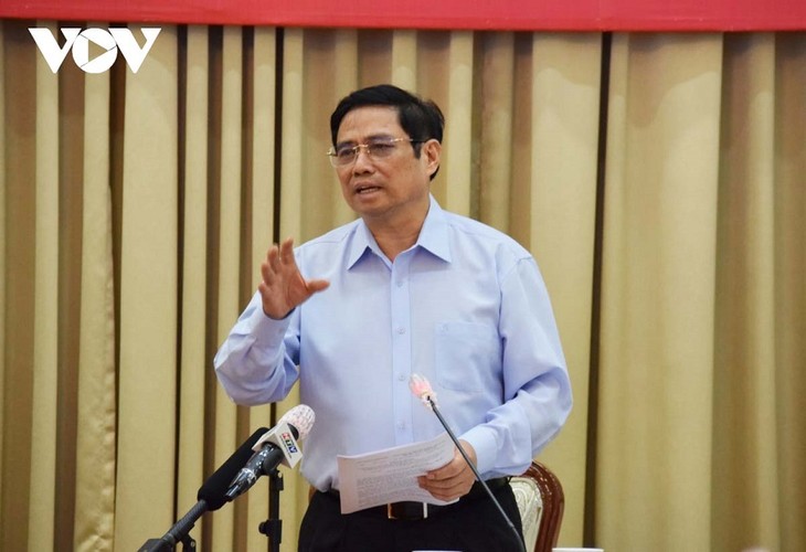 Премьер-министр Фам Минь Чинь провёл рабочую встречу с руководством города Хошимина - ảnh 1