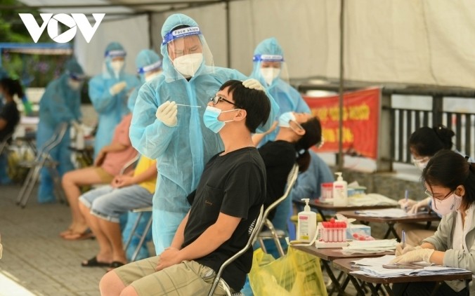 Вечером 31 августа во Вьетнаме было выявлено 12 607 случаев заражения коронавирусом - ảnh 1