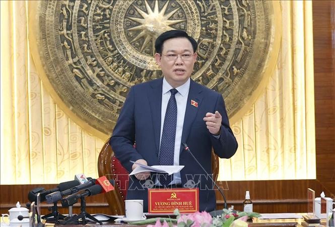 Председатель Нацсобрания Вьетнама Выонг Динь Хюэ потребовал от провинции Тханьхоа эффективно использовать ресурсы для развития - ảnh 1