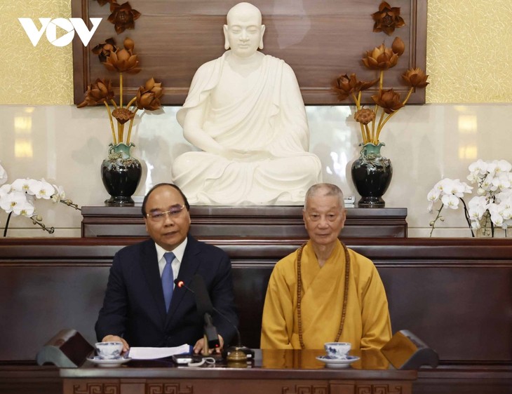 Президент Нгуен Суан Фук поздравил буддистов в городе Хошимине с праздником Весак - ảnh 1
