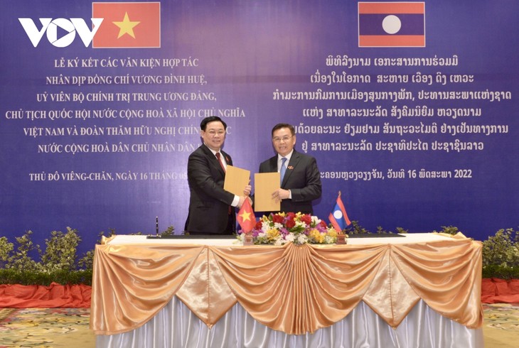 Вьетнам и Лаос активизируют обмен делегациями и контактами на разных уровнях - ảnh 1