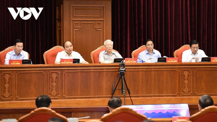 Генсек ЦК КПВ Нгуен Фу Чонг: вся власть должна быть под контролем с помощью механизмов и проявлять высокую ответственность - ảnh 1