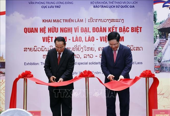Выставка «Отношения великой дружбы, особой солидарности между Вьетнамом и Лаосом» - ảnh 1