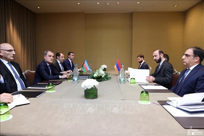 Главы МИД Армении и Азербайджана начали переговоры в Швейцарии - ảnh 1