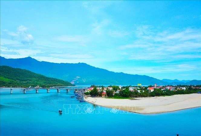 Развитие морского туризма и использование преимущества туризма Центрального Вьетнама  - ảnh 1