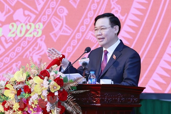 Председатель Нацсобрания Выонг Динь Хюэ отметил необходимость обновления мышления и метода работы  - ảnh 1