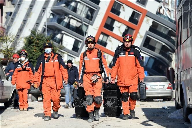 Страны мира усиливают спасательные работы в Турции и Сирии - ảnh 1