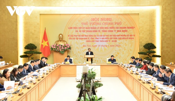 Премьер-министр Фам Минь Тинь: необходимо устранить трудности для развития государственных корпораций и генеральных компаний - ảnh 1