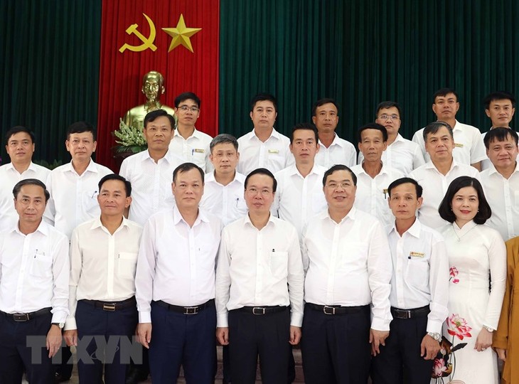 Президент Во Ван Тхыонг посетил деревню Суанкиен провинции Намдинь, признанную образцовым примером строительства новой деревни - ảnh 1
