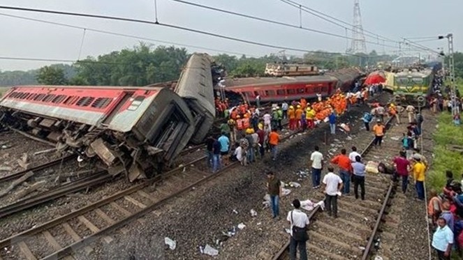 Председатель Нацсобрания направил индийским руководителям телеграммы с соболезнованиями в связи с гибелью людей в железнодорожной аварии в Индии - ảnh 1