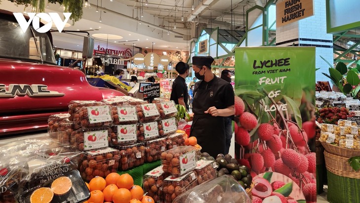 Полки в супермаркетах таиландской столицы - Бангкок полны личи из вьетнамской провинции Бакзянг - ảnh 1
