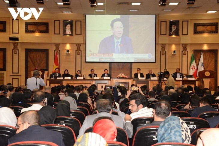 Председатель Нацсобрания принял участие в политико-правовом форуме по содействию экономическому сотрудничеству между Вьетнамом и Ираном - ảnh 1