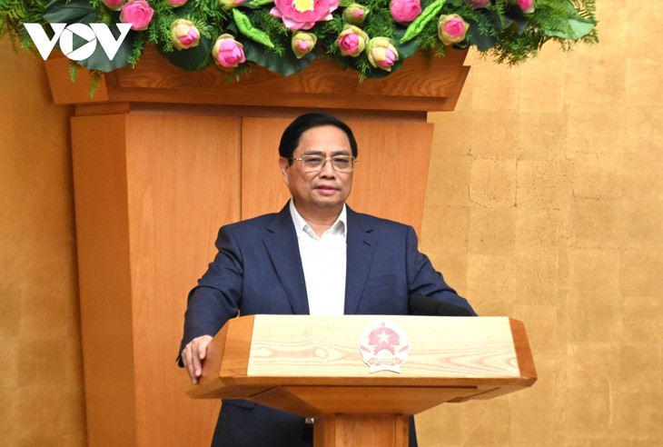 Премьер-министр председательствовал на сентябрьском правительственном заседании с участием руководителей 63 провинций и городов страны  - ảnh 1