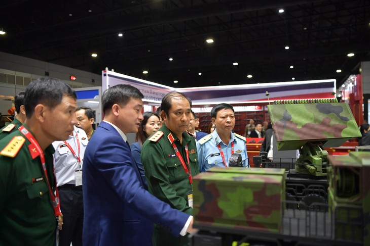 Вьетнам произвёл впечатление на посетителей международной выставки обороны и безопасности 2023 - ảnh 1