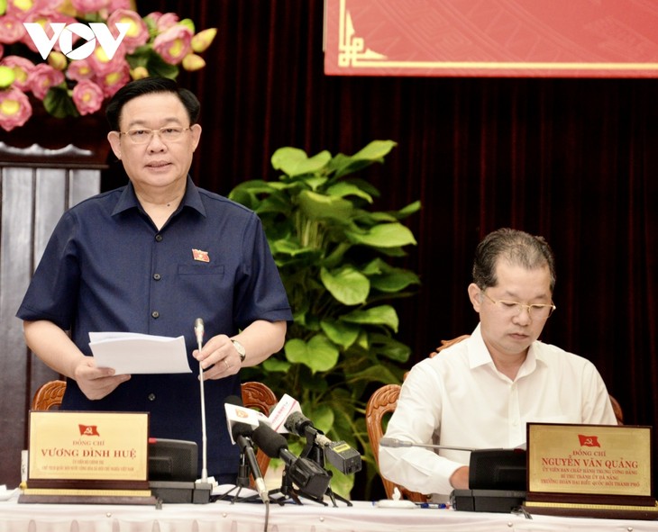 Председатель Нацсобрания Выонг Динь Хюэ провёл рабочую встречу с постоянным отделом парткома Дананга  - ảnh 1