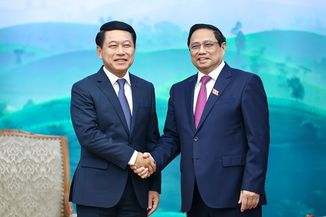 Вьетнам придаёт важное и приоритетное значение укреплению отношений с Лаосом - ảnh 2