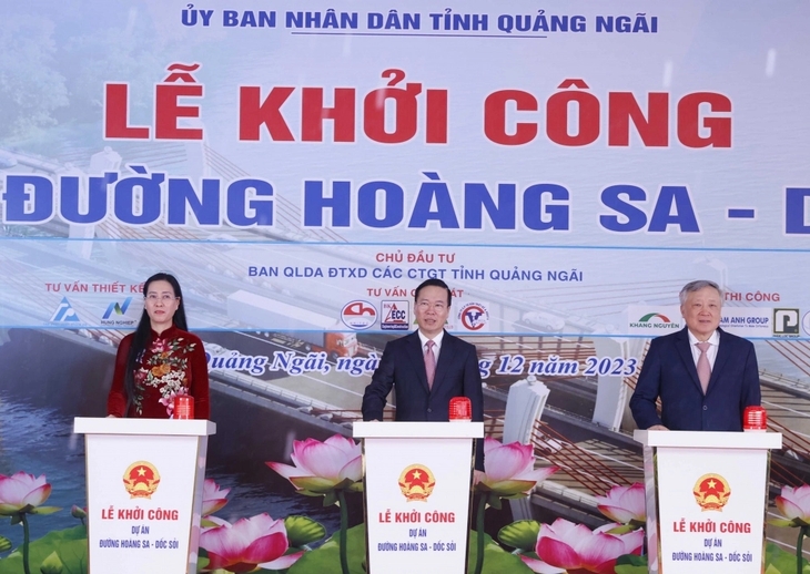 Президент Во Ван Тхыонг принял участие в церемонии обнародования проекта планирования провинции Куангнгай на 2021-2030 годы с видением до 2050 года - ảnh 1