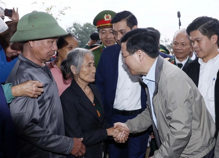 Президент Во Ван Тхыонг поздравил жителей и пограничников в провинции Нгеан с наступающим Тэтом  - ảnh 1
