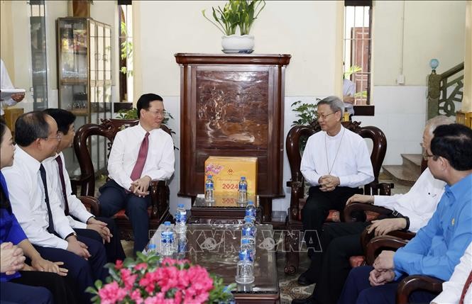 Президент Во Ван Тхыонг посетил провинцию Виньлонг в связи с наступающим Тэтом  - ảnh 2