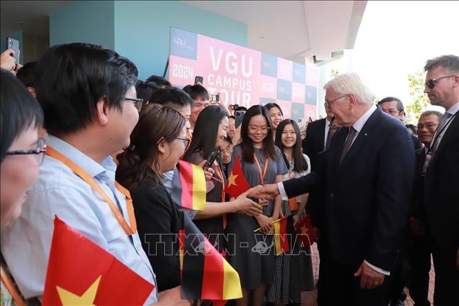 Президент Германии посетил вьетнамо-германский университет - ảnh 1