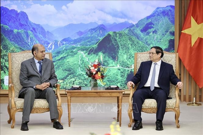 Премьер-министр Фам Минь Тинь принял руководителей американских и южнокорейских полупроводниковых компаний  - ảnh 1