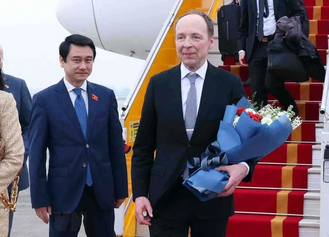 Спикер финского парламента Юсси Халла-ахо прибыл в Ханой, начав официальный визит во Вьетнам - ảnh 1