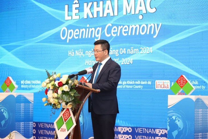 Около 500 предприятий принимают участие во Вьетнамской международной торговой ярмарке  - ảnh 1