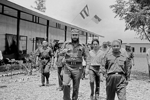 ປະທານ Fidel Castro ຍາມໃດກໍ່ຖືຫວຽດນາມເປັນອ້າຍນ້ອງສະໜິດສະໜົມ - ảnh 1