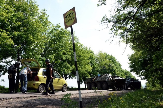 乌军在东部地区进行大规模军事行动 - ảnh 1
