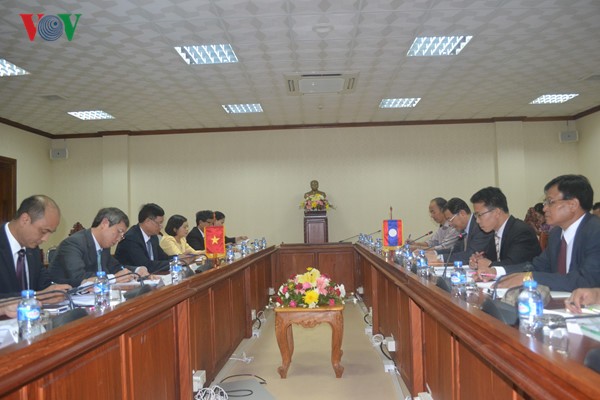 越南和老挝推进国会代表工作合作 - ảnh 1