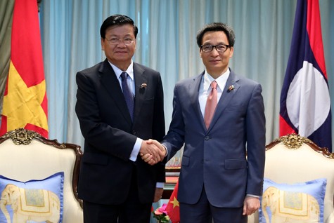 越南政府副总理武德担会见老挝总理通论 - ảnh 1